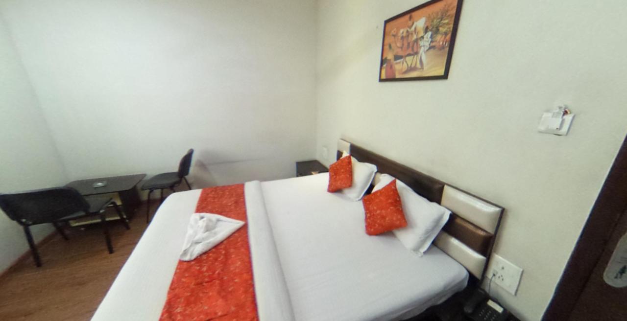 Hotel Pink Pearl Raigarh Esterno foto