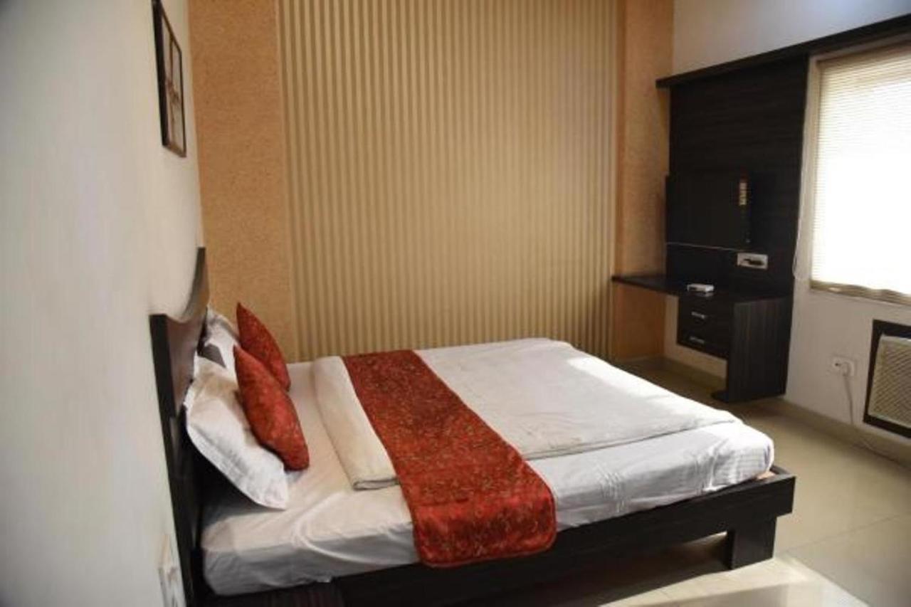 Hotel Pink Pearl Raigarh Esterno foto